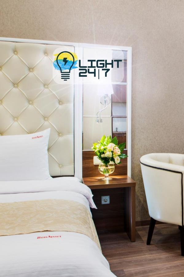 บอง อพาร์ท โฮเทล Hotel เคียฟ ภายนอก รูปภาพ