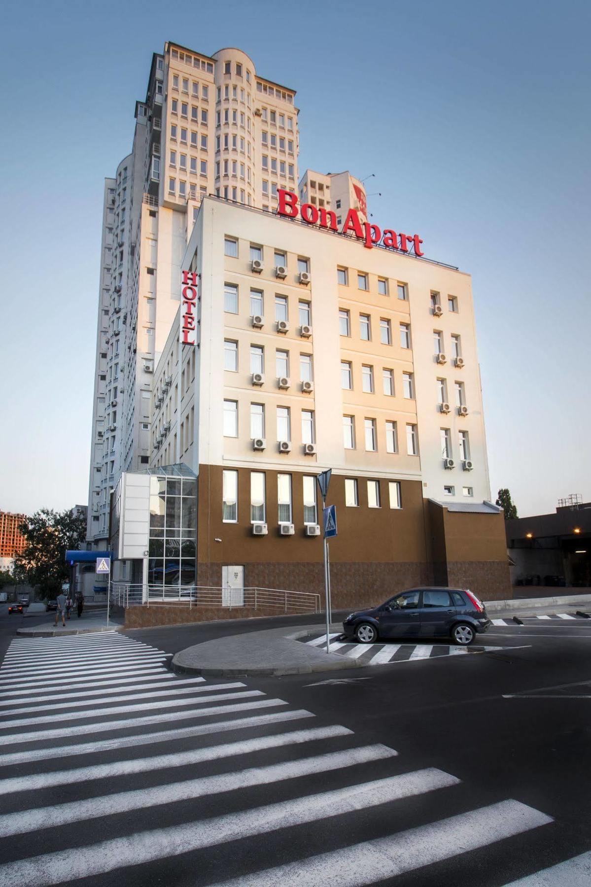 บอง อพาร์ท โฮเทล Hotel เคียฟ ภายนอก รูปภาพ