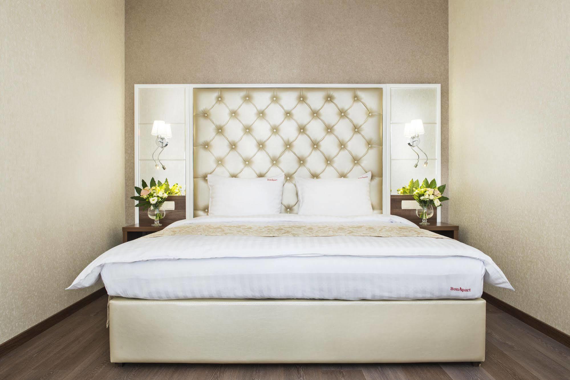 บอง อพาร์ท โฮเทล Hotel เคียฟ ภายนอก รูปภาพ