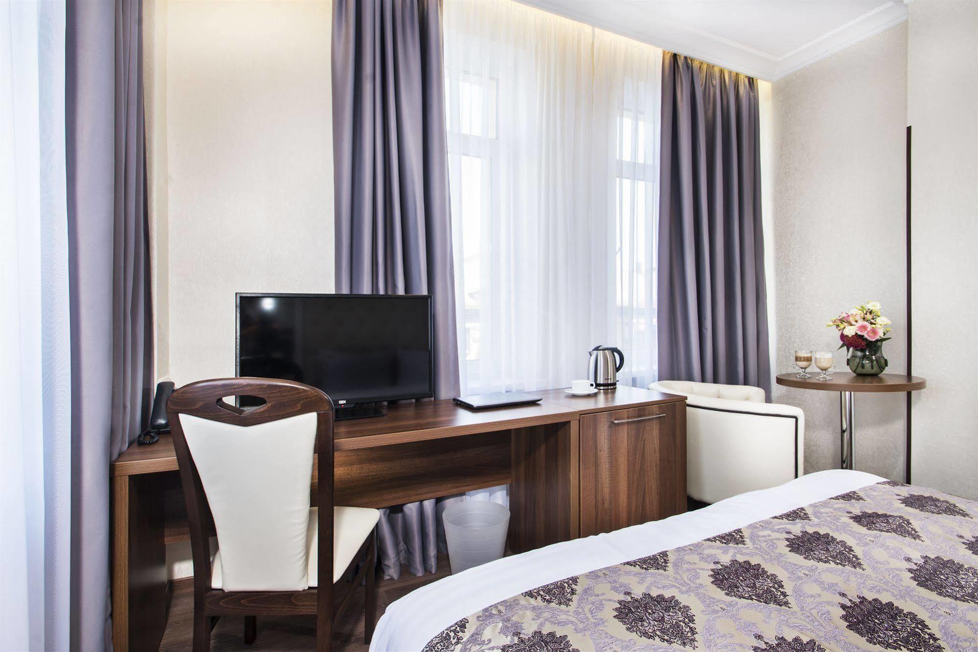 บอง อพาร์ท โฮเทล Hotel เคียฟ ภายนอก รูปภาพ