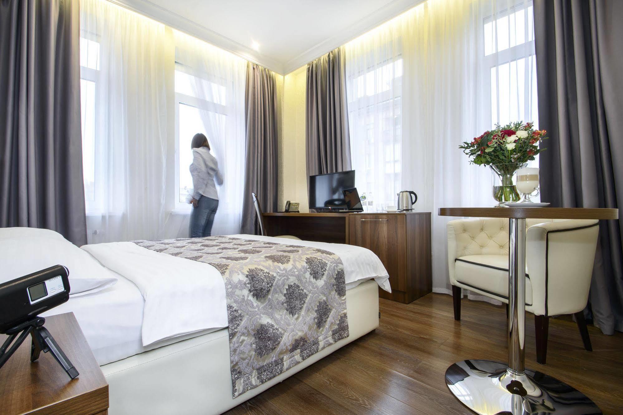 บอง อพาร์ท โฮเทล Hotel เคียฟ ภายนอก รูปภาพ
