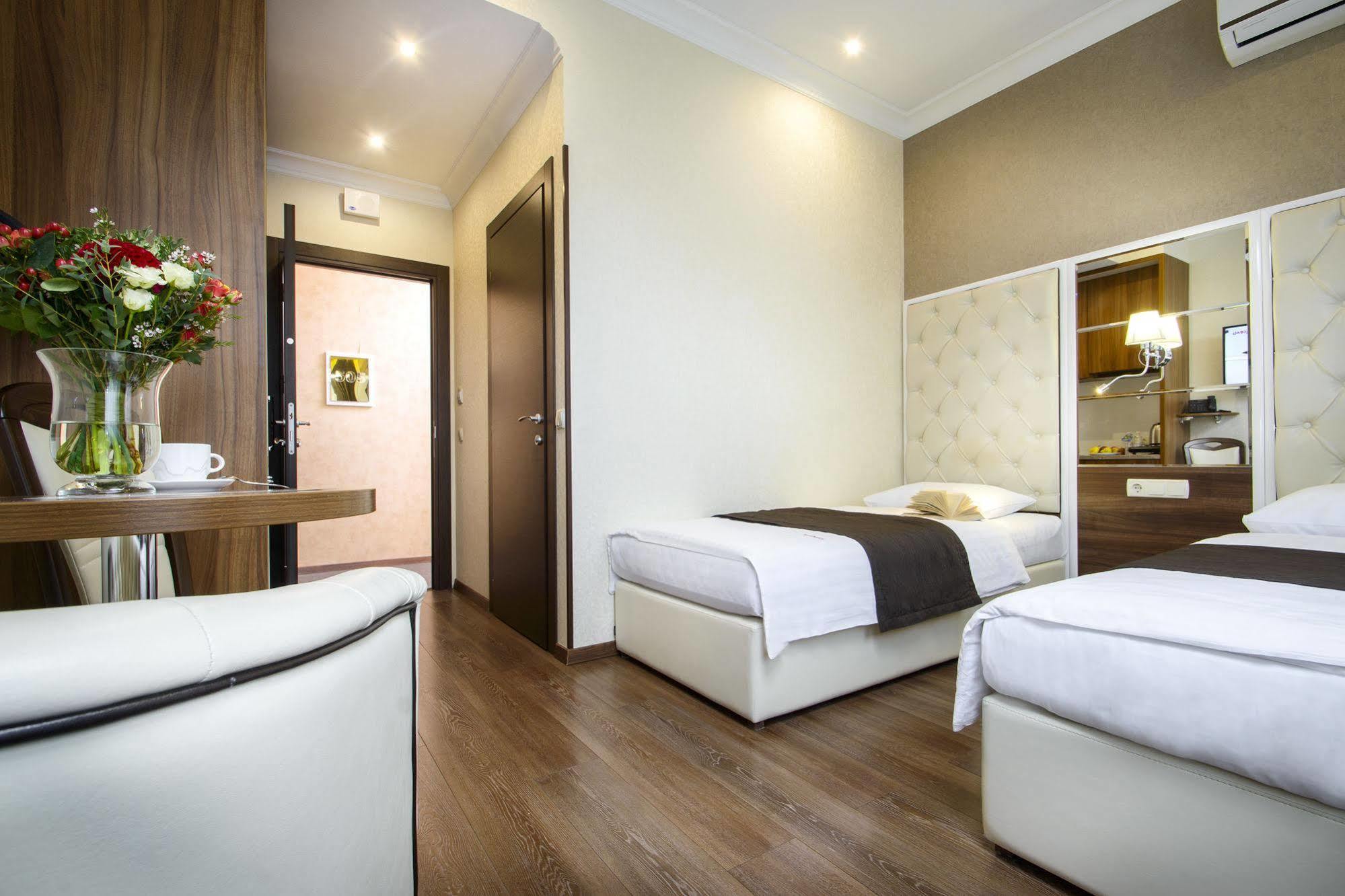บอง อพาร์ท โฮเทล Hotel เคียฟ ภายนอก รูปภาพ