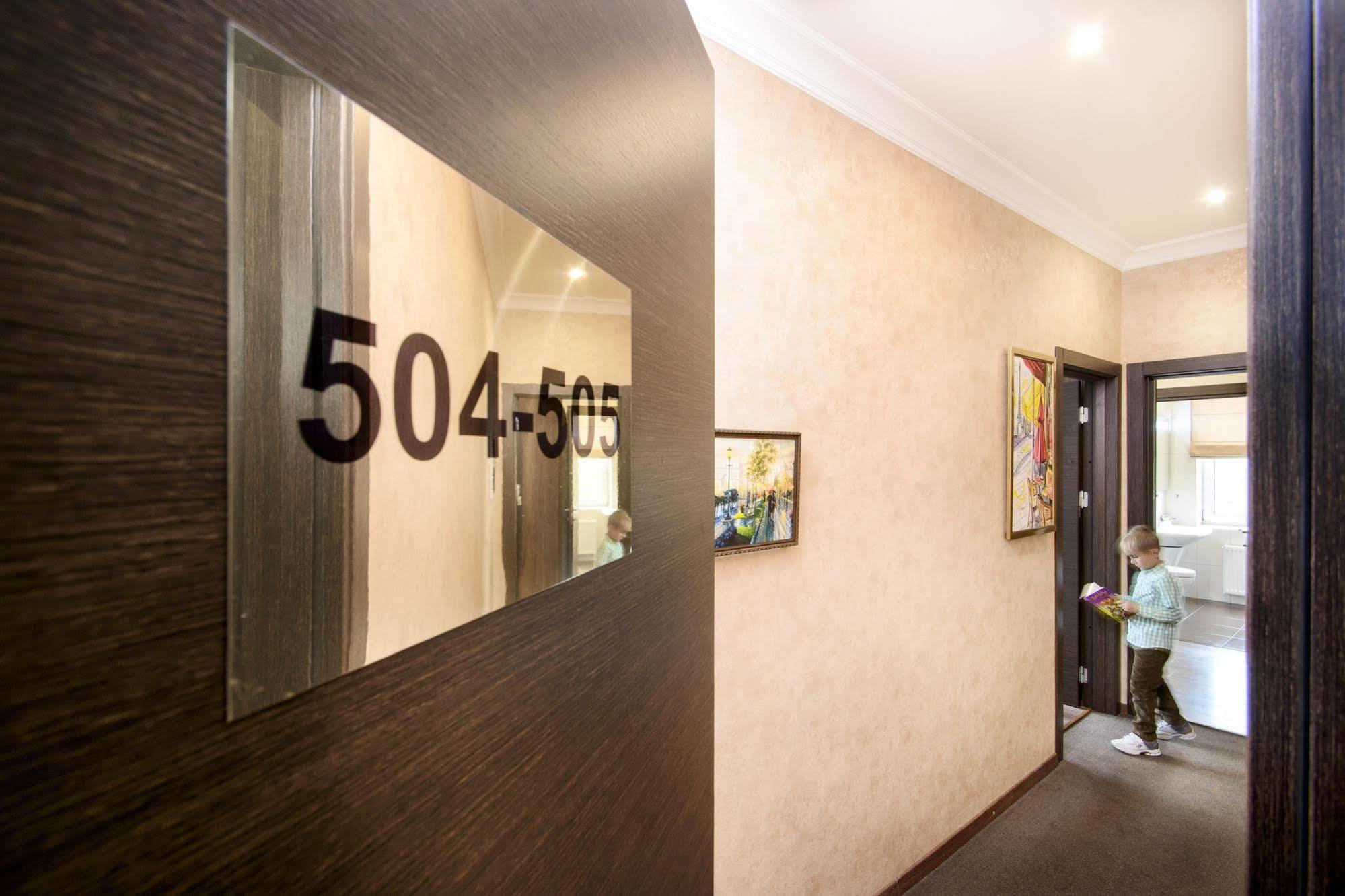 บอง อพาร์ท โฮเทล Hotel เคียฟ ภายนอก รูปภาพ