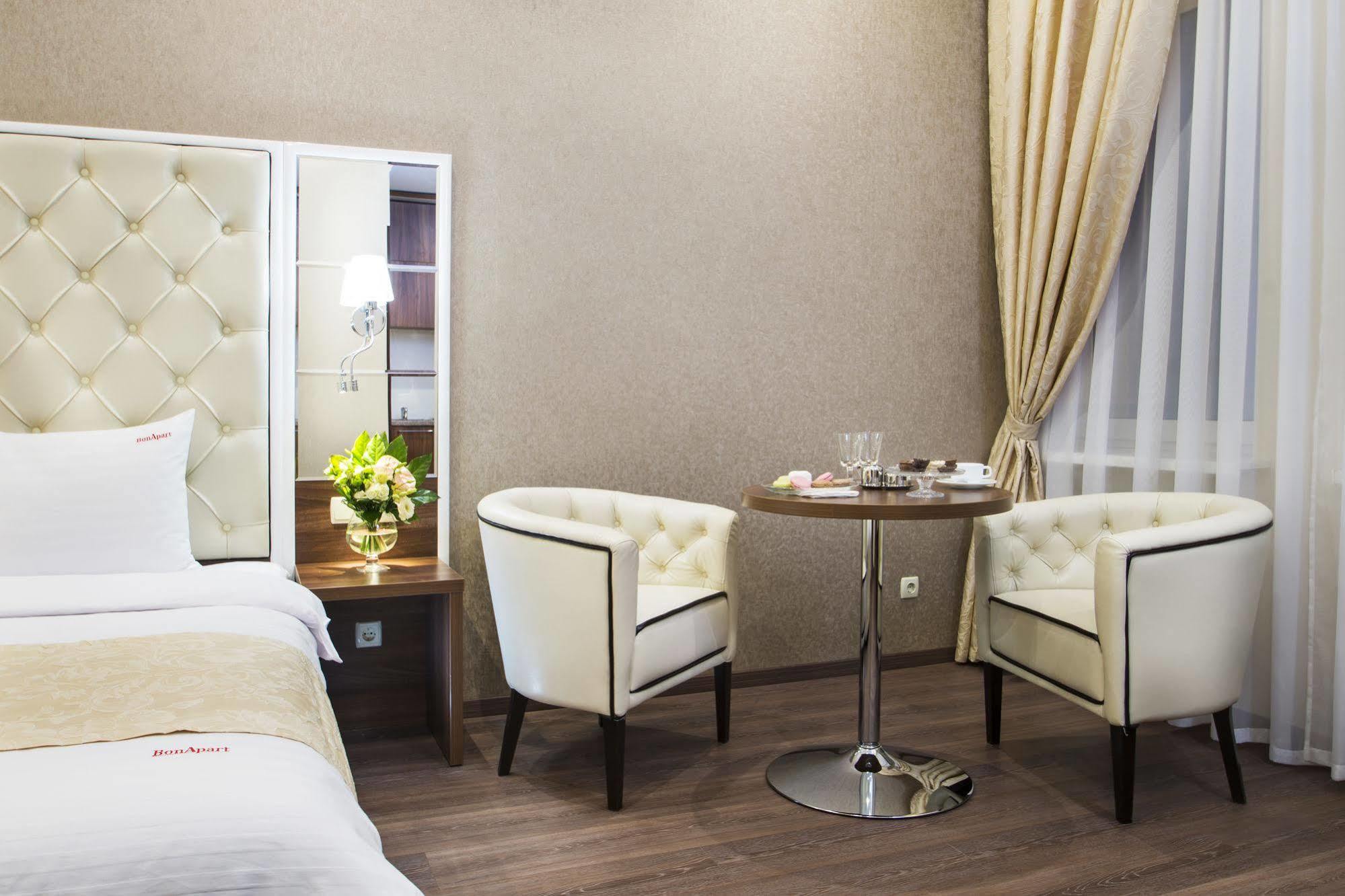 บอง อพาร์ท โฮเทล Hotel เคียฟ ภายนอก รูปภาพ