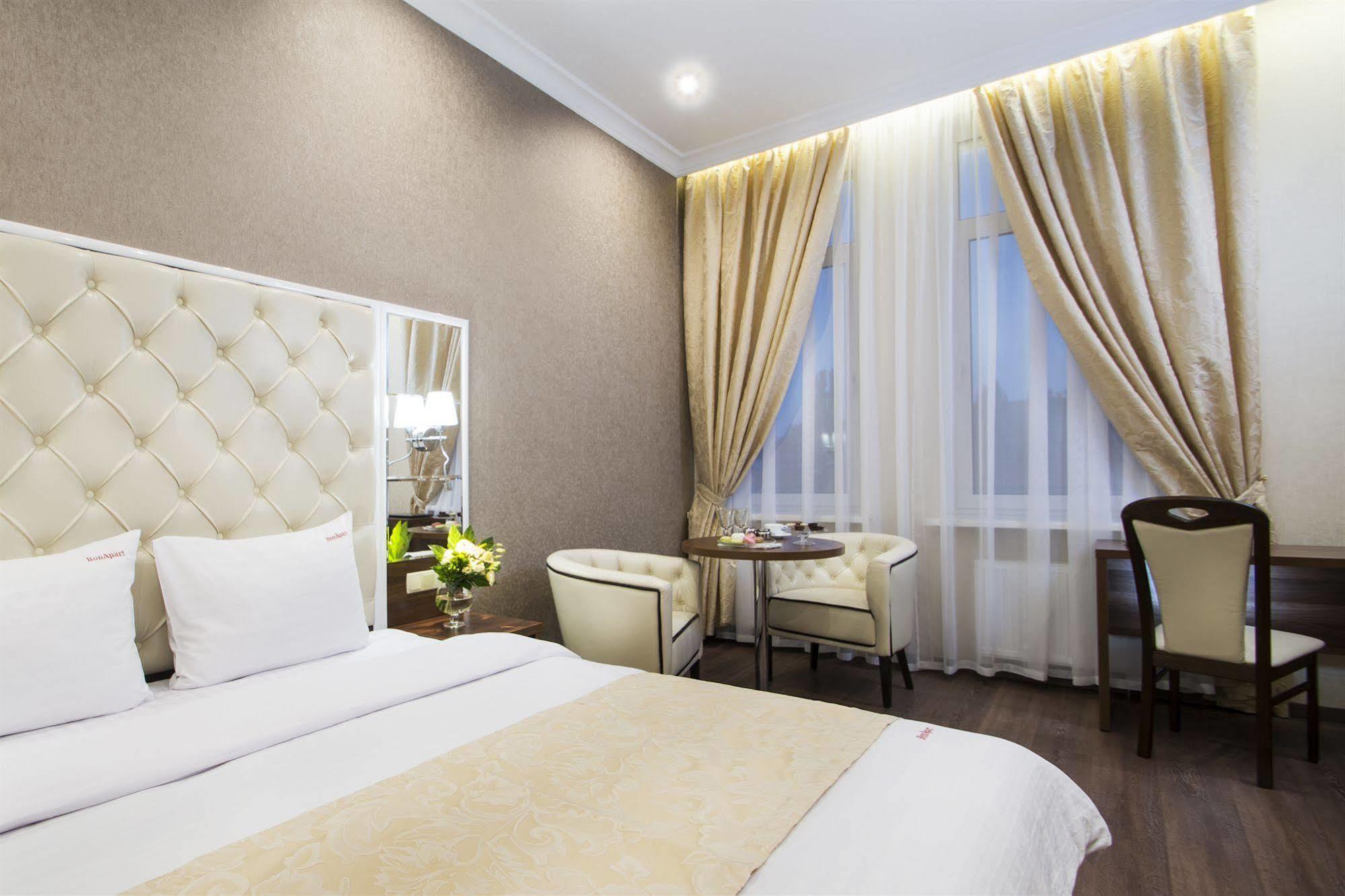 บอง อพาร์ท โฮเทล Hotel เคียฟ ภายนอก รูปภาพ