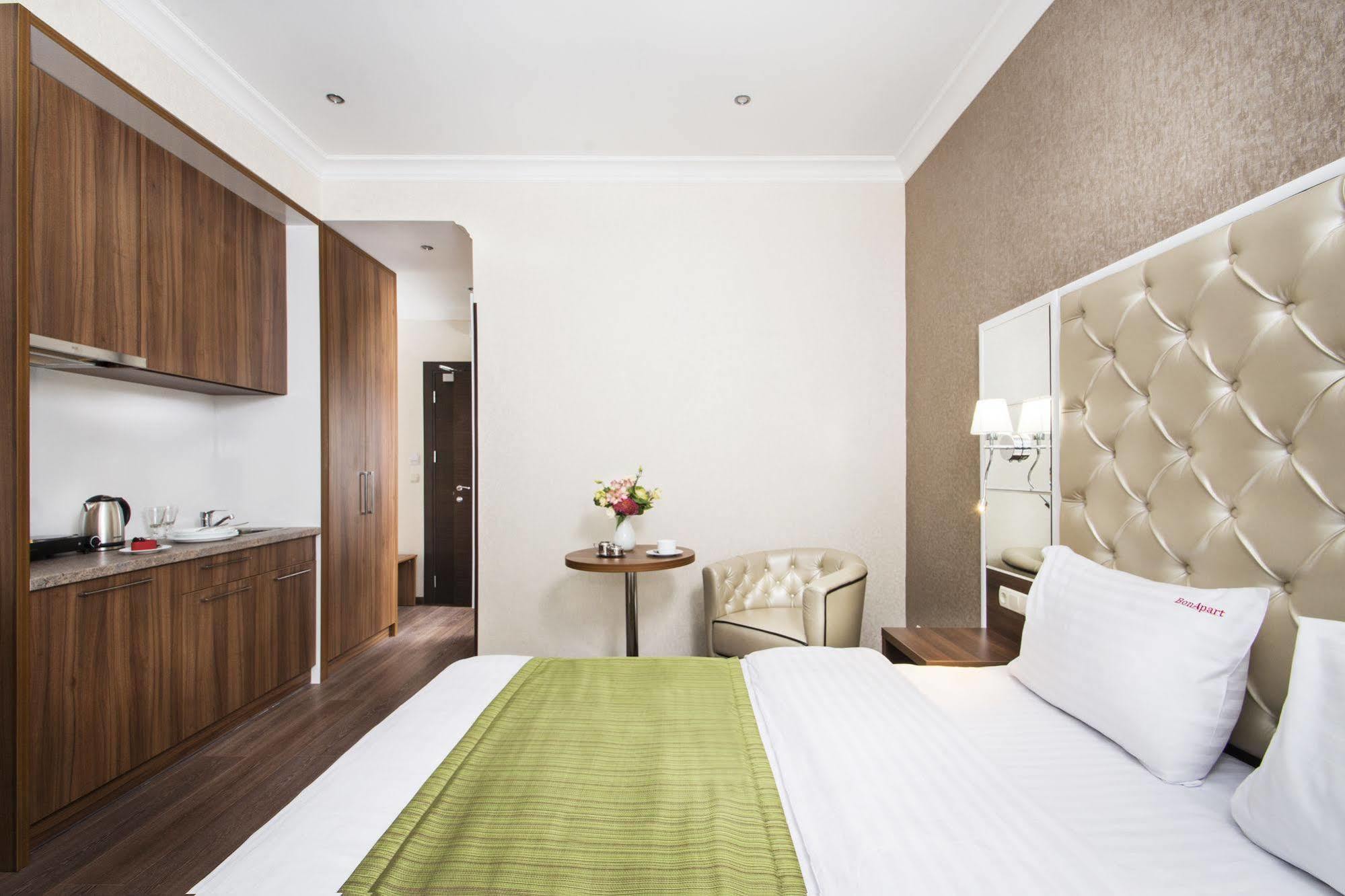 บอง อพาร์ท โฮเทล Hotel เคียฟ ภายนอก รูปภาพ
